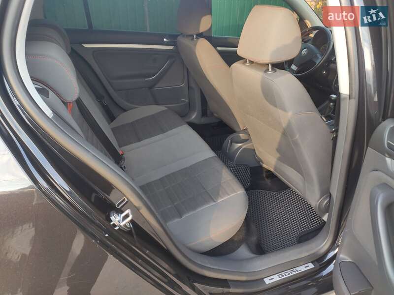 Хэтчбек Volkswagen Golf 2006 в Ковеле