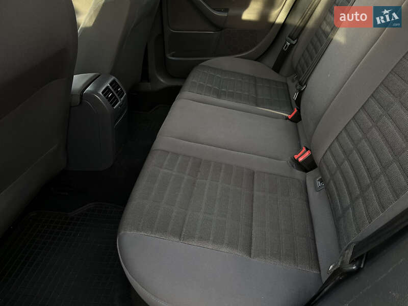 Хэтчбек Volkswagen Golf 2007 в Ровно