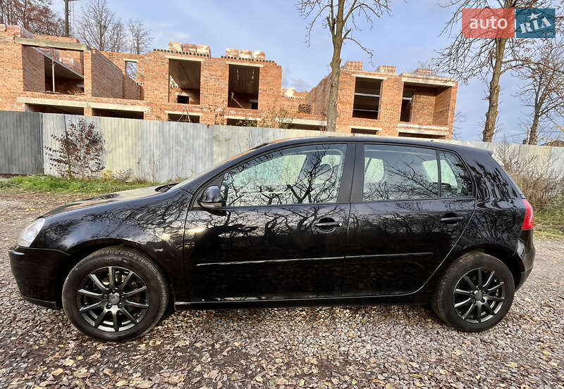 Хэтчбек Volkswagen Golf 2007 в Ровно