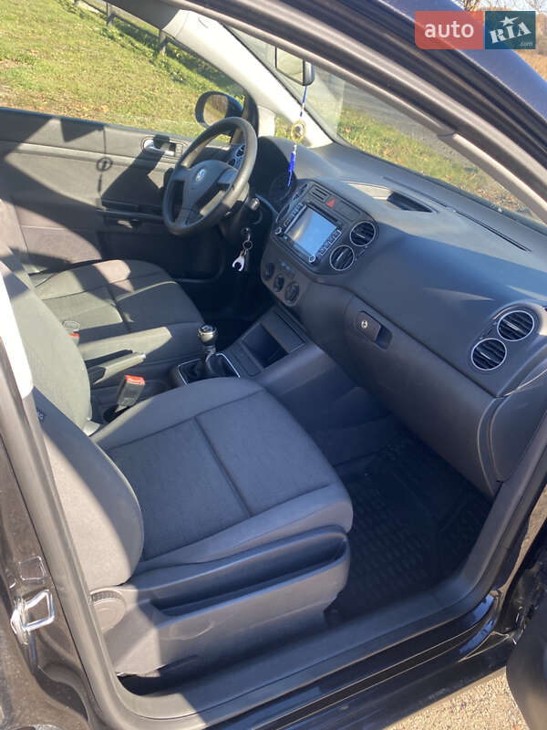 Хэтчбек Volkswagen Golf 2005 в Косове