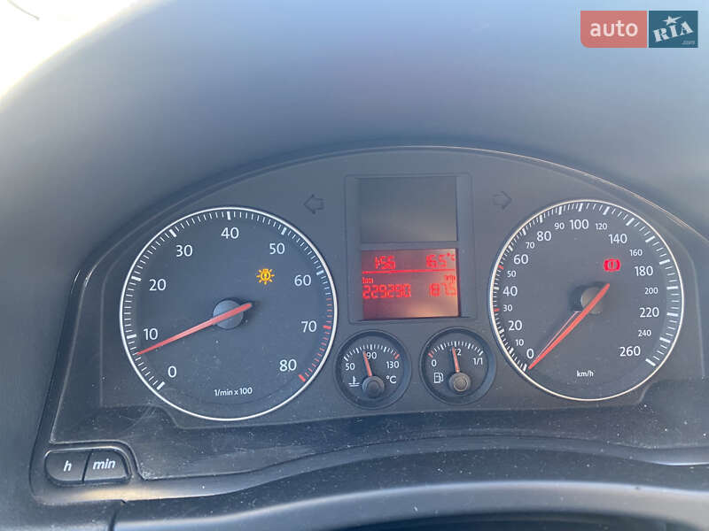 Хэтчбек Volkswagen Golf 2005 в Косове