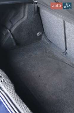 Хетчбек Volkswagen Golf 2003 в Кропивницькому