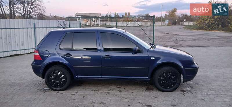 Хэтчбек Volkswagen Golf 2003 в Кропивницком