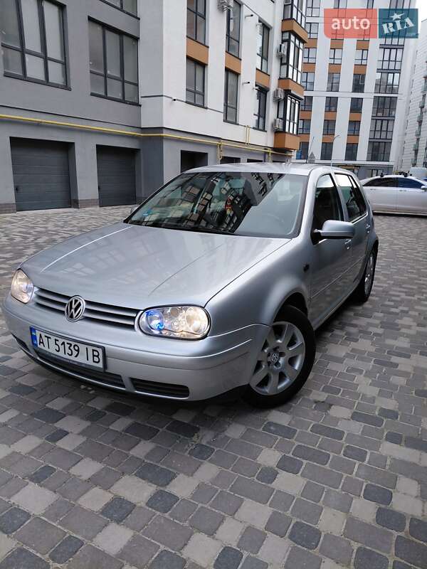 Хэтчбек Volkswagen Golf 2002 в Ивано-Франковске