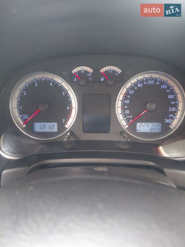 Хэтчбек Volkswagen Golf 2002 в Ивано-Франковске