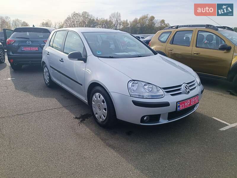 Хэтчбек Volkswagen Golf 2009 в Киеве