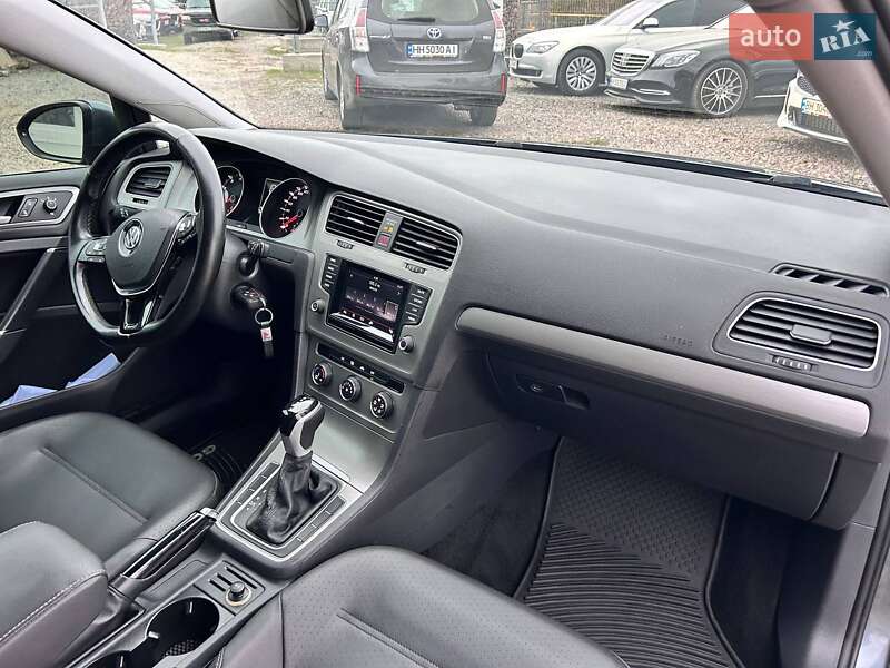Універсал Volkswagen Golf 2015 в Одесі