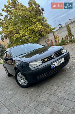 Хэтчбек Volkswagen Golf 2001 в Ровно