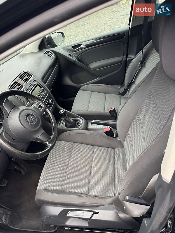 Хэтчбек Volkswagen Golf 2009 в Луцке