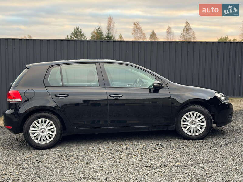 Хэтчбек Volkswagen Golf 2009 в Луцке