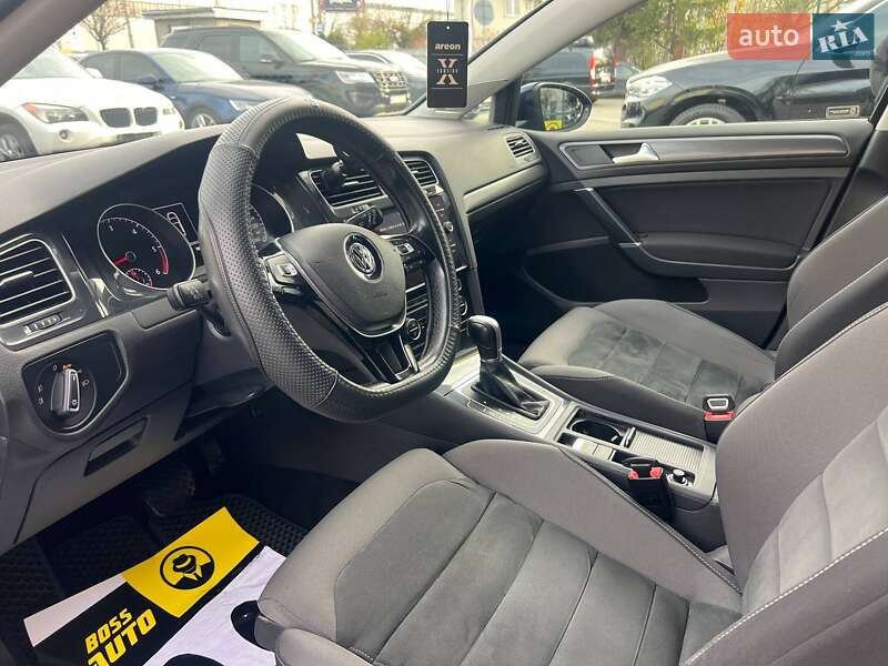 Хэтчбек Volkswagen Golf 2019 в Ивано-Франковске