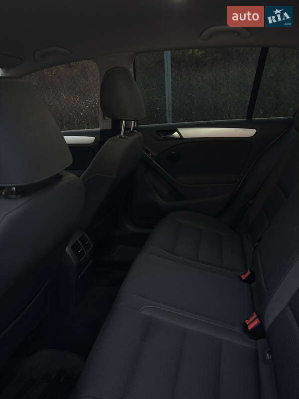 Хэтчбек Volkswagen Golf 2011 в Черкассах