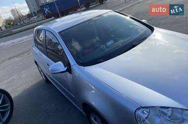 Хетчбек Volkswagen Golf 2005 в Києві