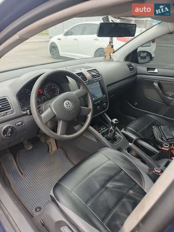 Хетчбек Volkswagen Golf 2004 в Одесі