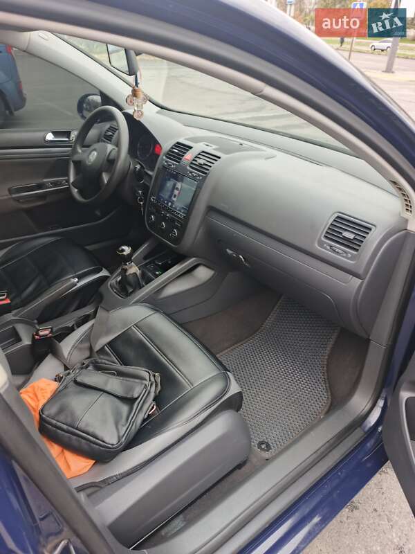 Хетчбек Volkswagen Golf 2004 в Одесі