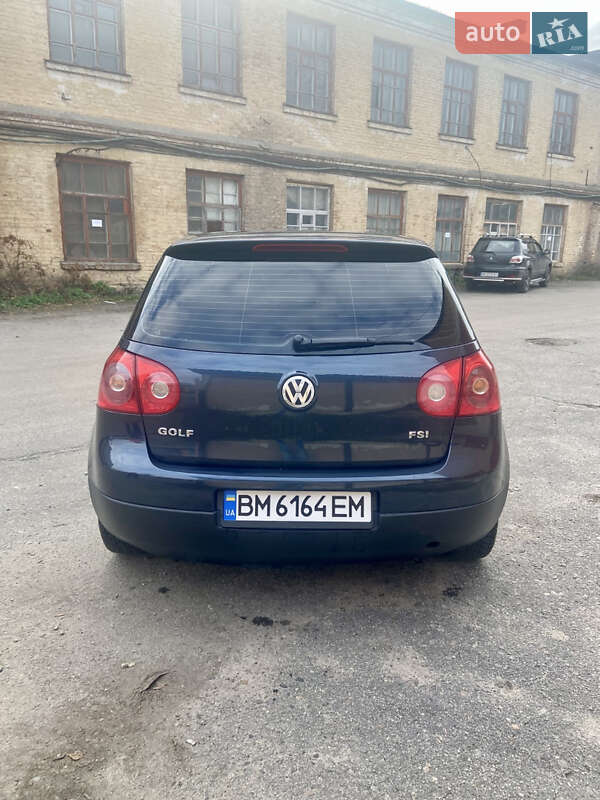 Хэтчбек Volkswagen Golf 2005 в Ромнах