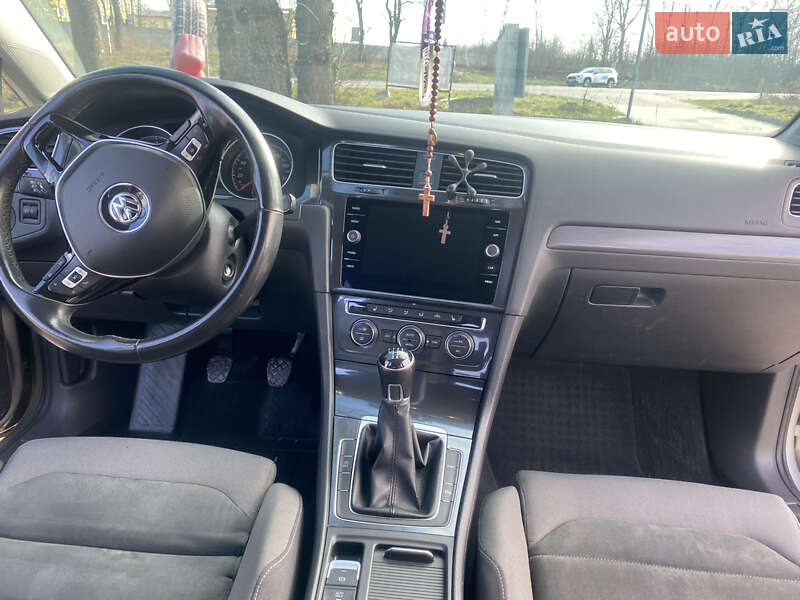 Универсал Volkswagen Golf 2017 в Львове