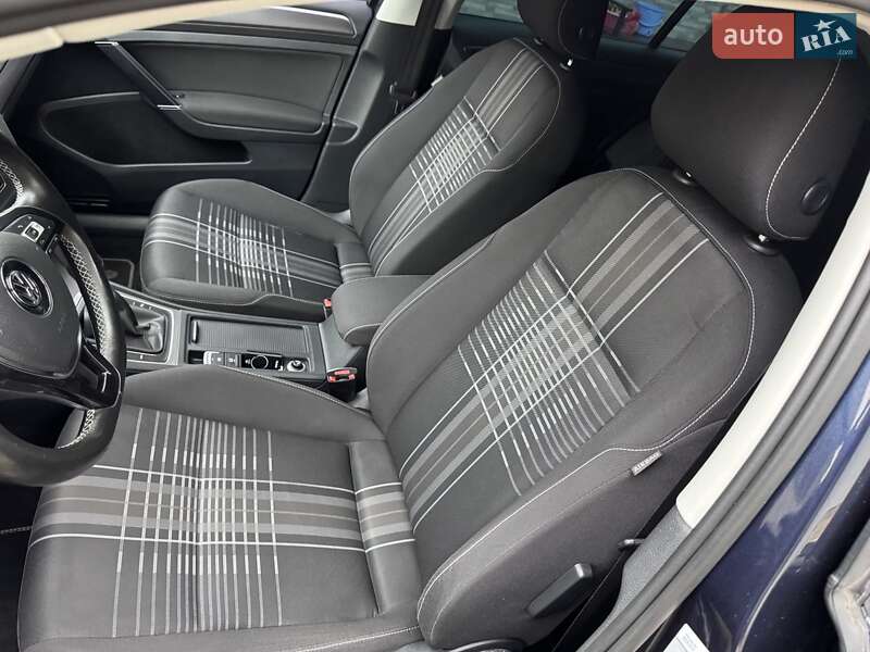 Хэтчбек Volkswagen Golf 2015 в Любомле