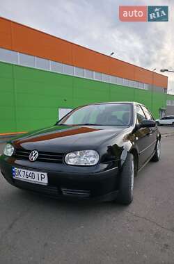 Хэтчбек Volkswagen Golf 2000 в Ровно