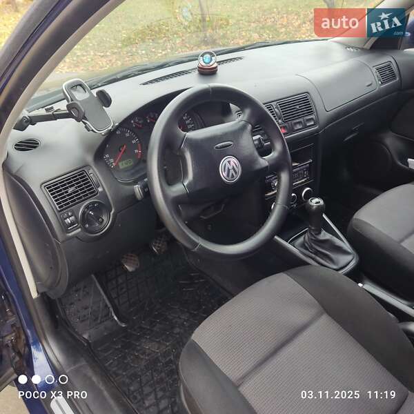 Хэтчбек Volkswagen Golf 2001 в Харькове