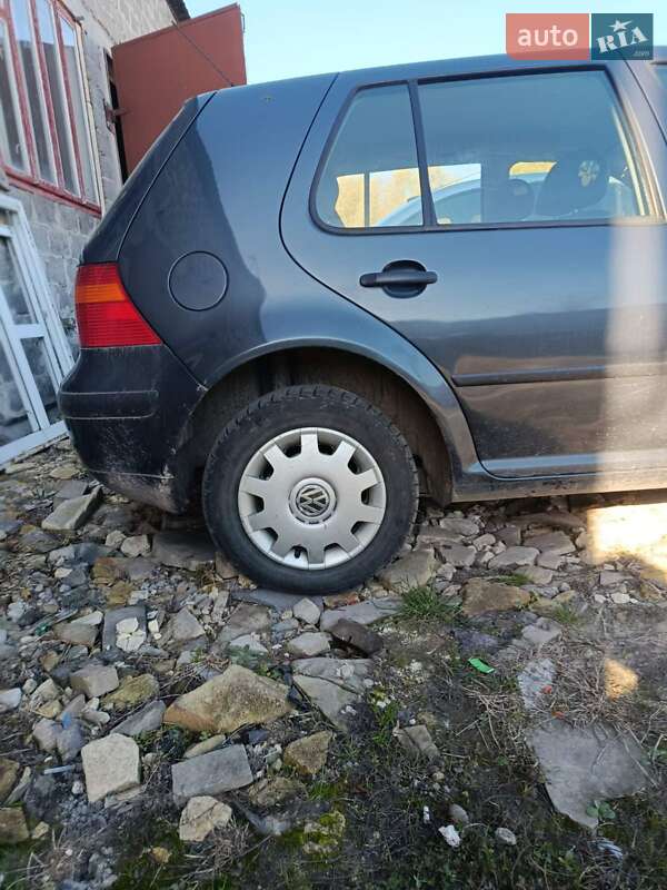 Хетчбек Volkswagen Golf 2001 в Глинянах