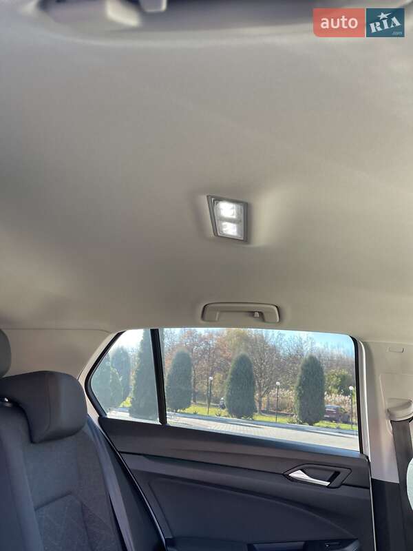 Хэтчбек Volkswagen Golf 2021 в Черновцах