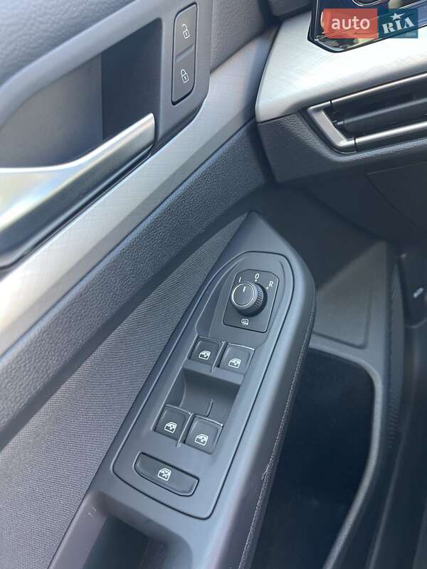 Хэтчбек Volkswagen Golf 2021 в Черновцах