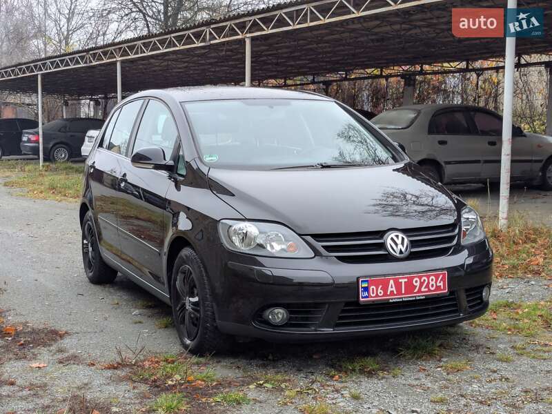 Хэтчбек Volkswagen Golf 2005 в Звягеле