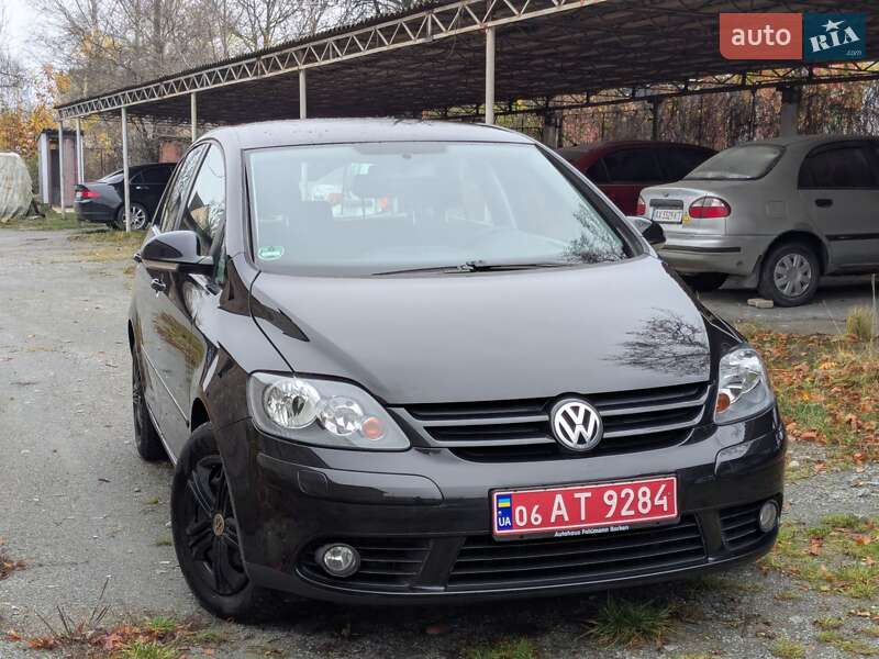 Хэтчбек Volkswagen Golf 2005 в Звягеле