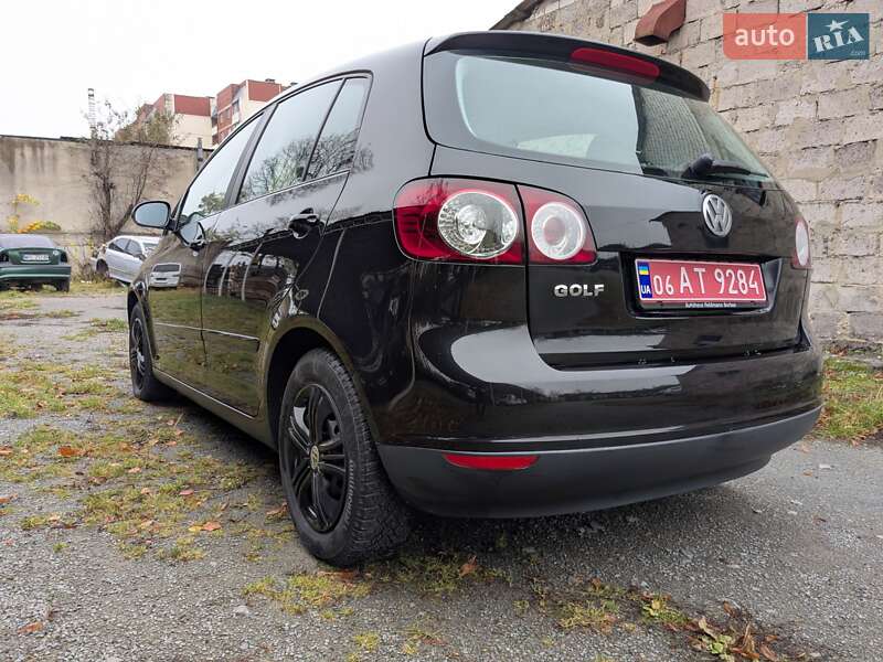 Хэтчбек Volkswagen Golf 2005 в Звягеле