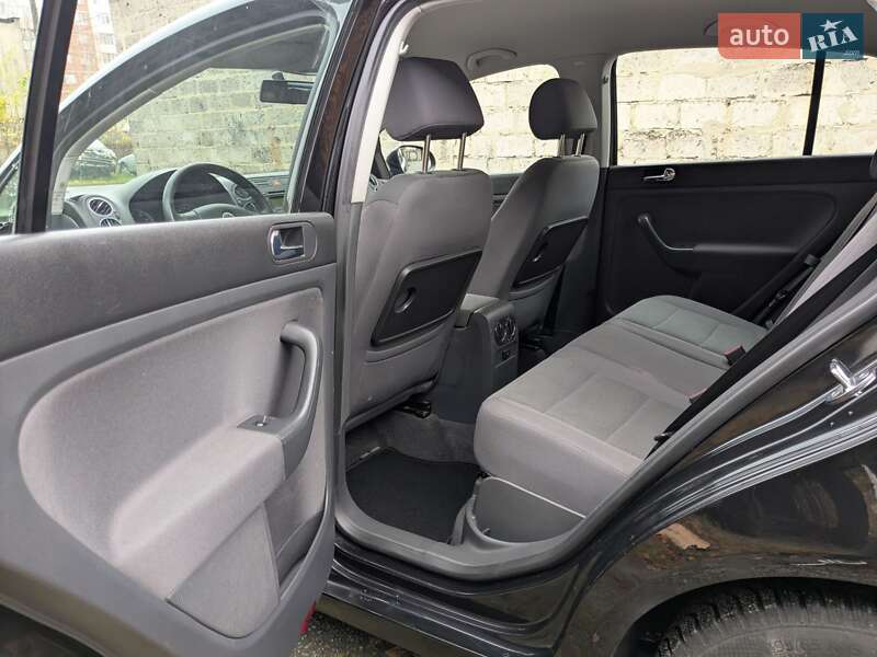 Хэтчбек Volkswagen Golf 2005 в Звягеле