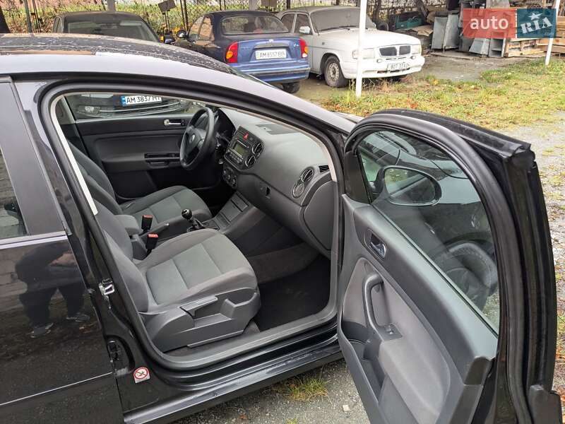 Хэтчбек Volkswagen Golf 2005 в Звягеле