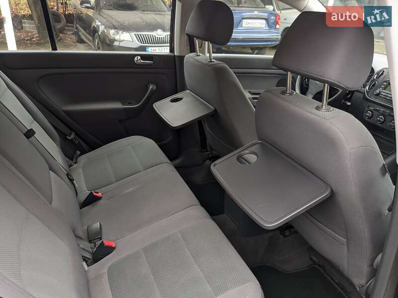 Хэтчбек Volkswagen Golf 2005 в Звягеле