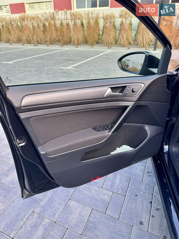 Универсал Volkswagen Golf 2017 в Луцке