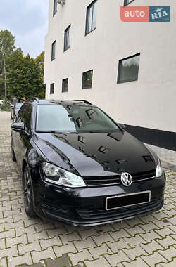 Універсал Volkswagen Golf 2015 в Чернівцях