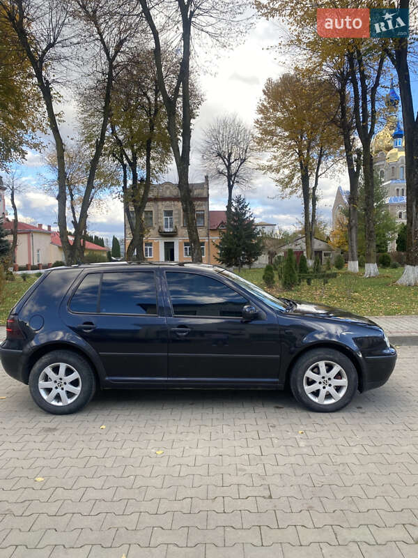 Хэтчбек Volkswagen Golf 2002 в Болехове