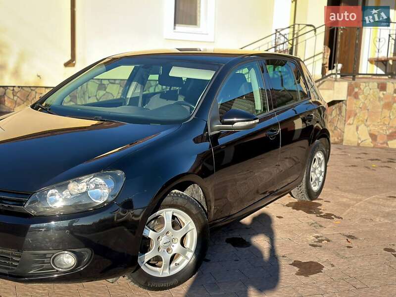 Хэтчбек Volkswagen Golf 2010 в Луцке