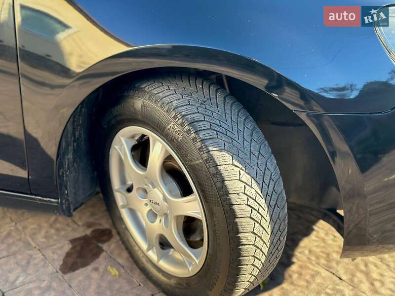 Хэтчбек Volkswagen Golf 2010 в Луцке