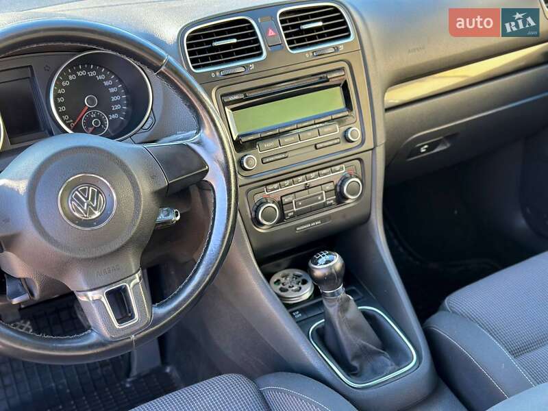 Хэтчбек Volkswagen Golf 2010 в Луцке