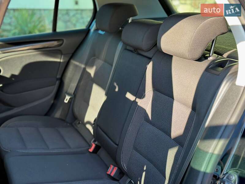 Хэтчбек Volkswagen Golf 2010 в Луцке