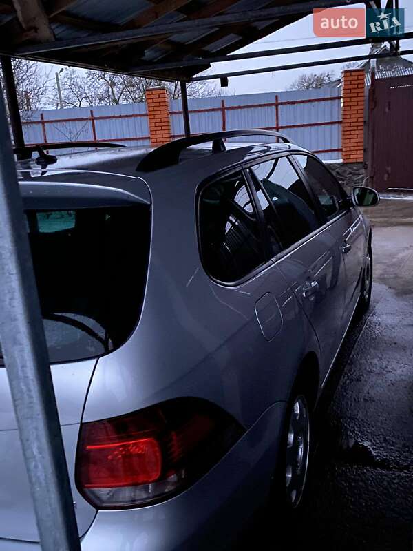 Універсал Volkswagen Golf 2011 в Києві