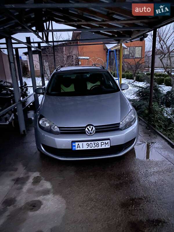 Універсал Volkswagen Golf 2011 в Києві