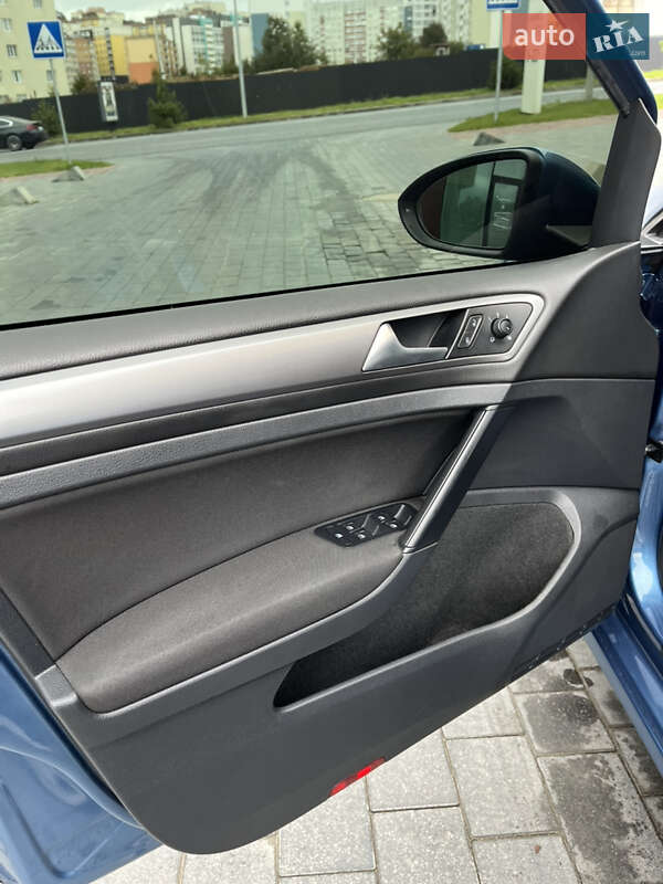 Хэтчбек Volkswagen Golf 2013 в Хмельницком