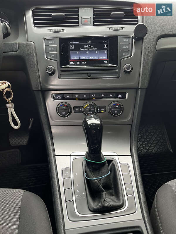 Хэтчбек Volkswagen Golf 2013 в Хмельницком