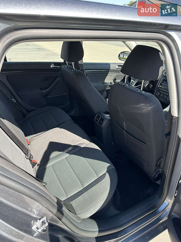 Универсал Volkswagen Golf 2012 в Киеве