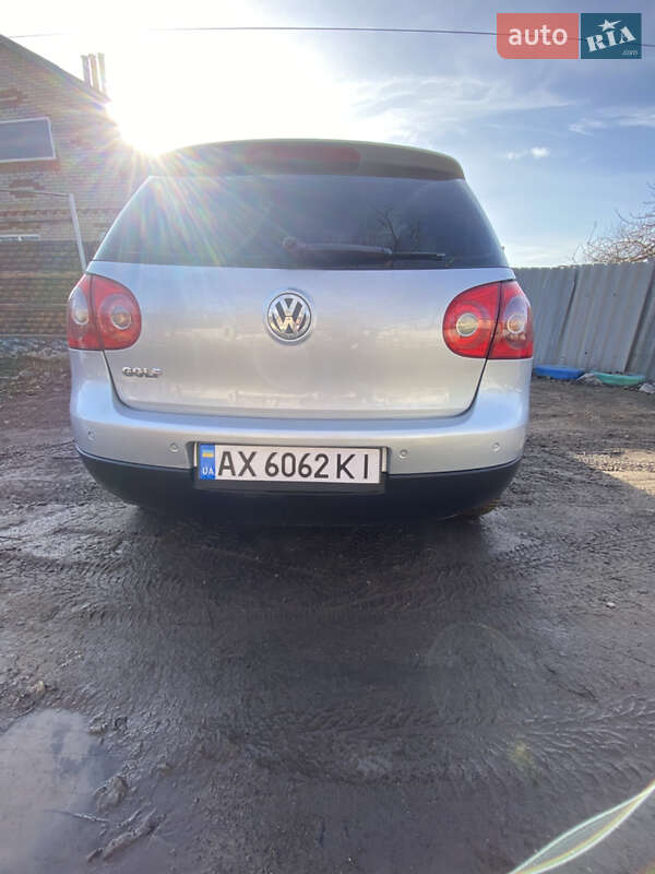 Хэтчбек Volkswagen Golf 2005 в Валках