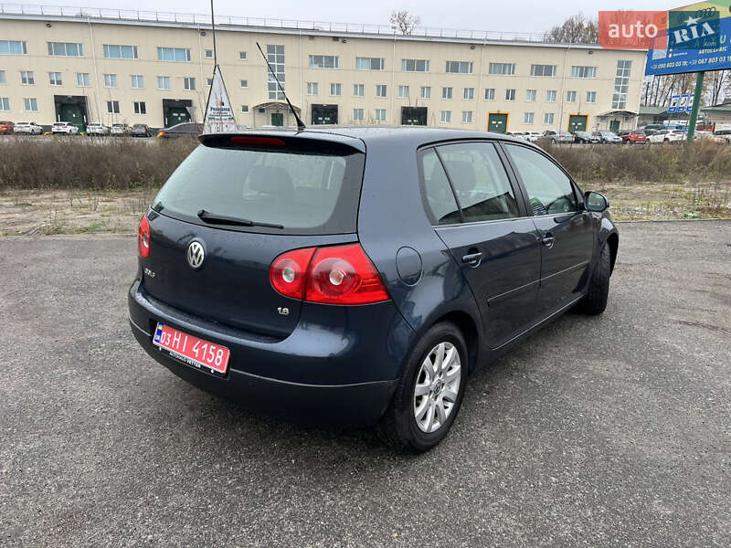 Хэтчбек Volkswagen Golf 2005 в Киеве