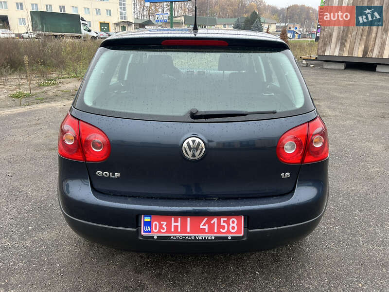 Хэтчбек Volkswagen Golf 2005 в Киеве