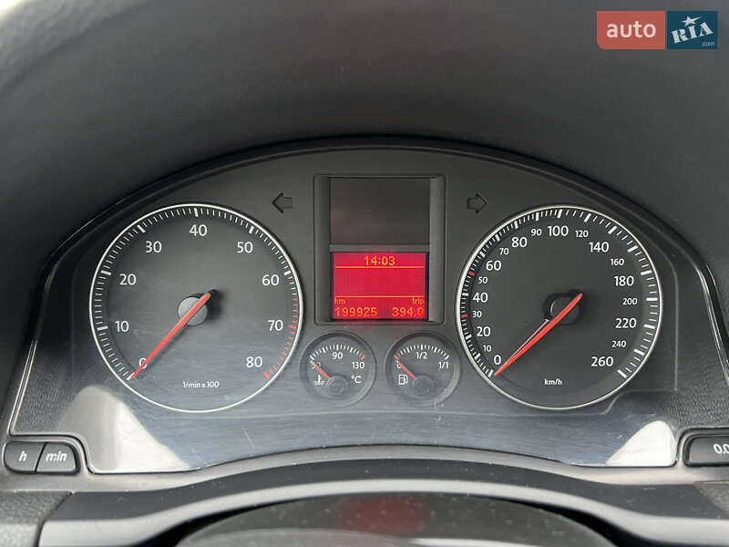 Хэтчбек Volkswagen Golf 2005 в Киеве