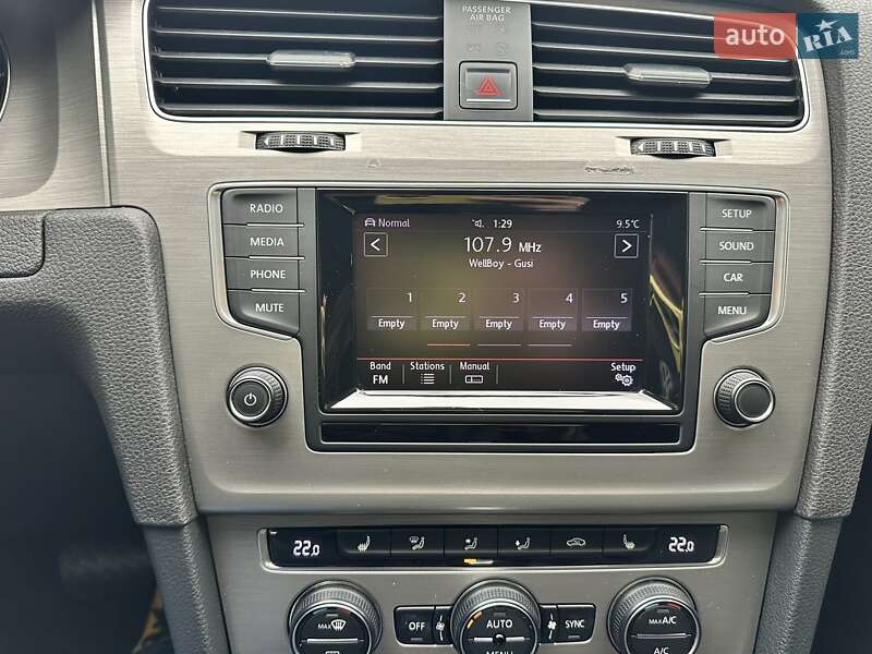 Хетчбек Volkswagen Golf 2015 в Києві